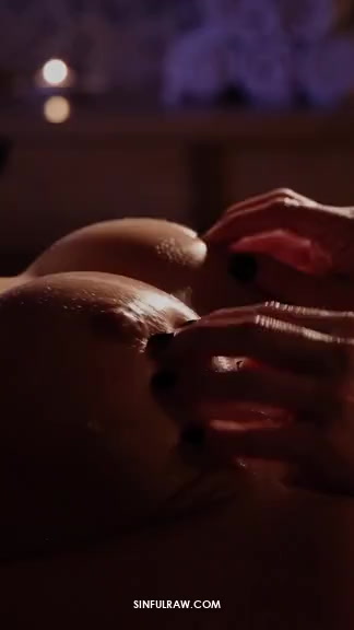 Oily Boobs porno reel