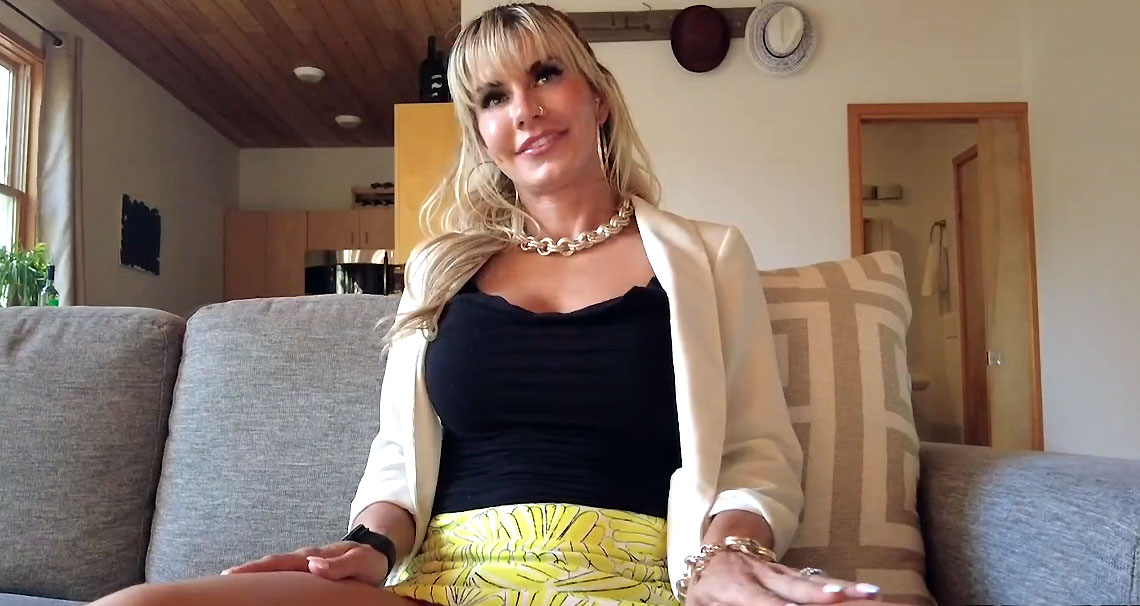 Sexy Realtor fucks her BBC client