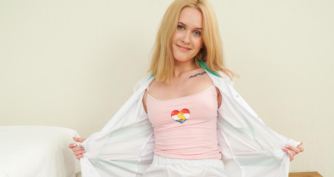 Petite Una gives herself happy ending 