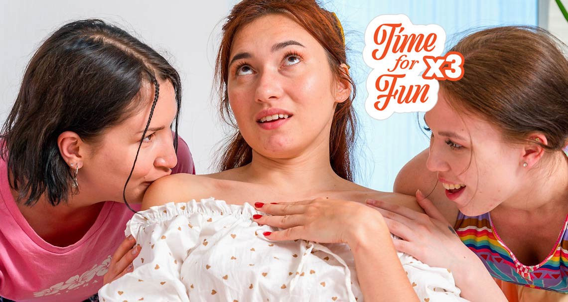 Time for threesome lesbian fun