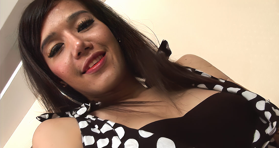 Ladyboy’s sensual solo pleasure