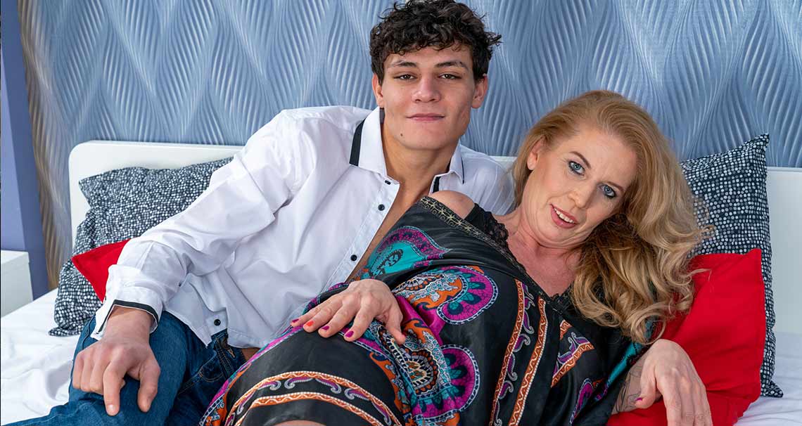 Gifting My Big Breasted Stepmom Lingerie