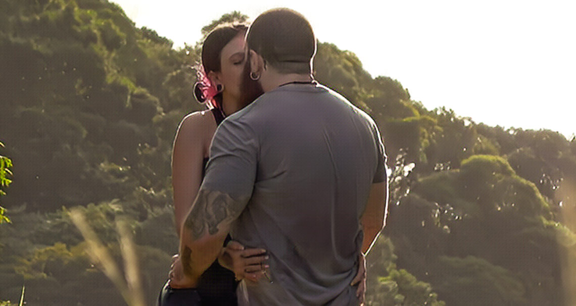 I masturbate looking at a couple having sex
