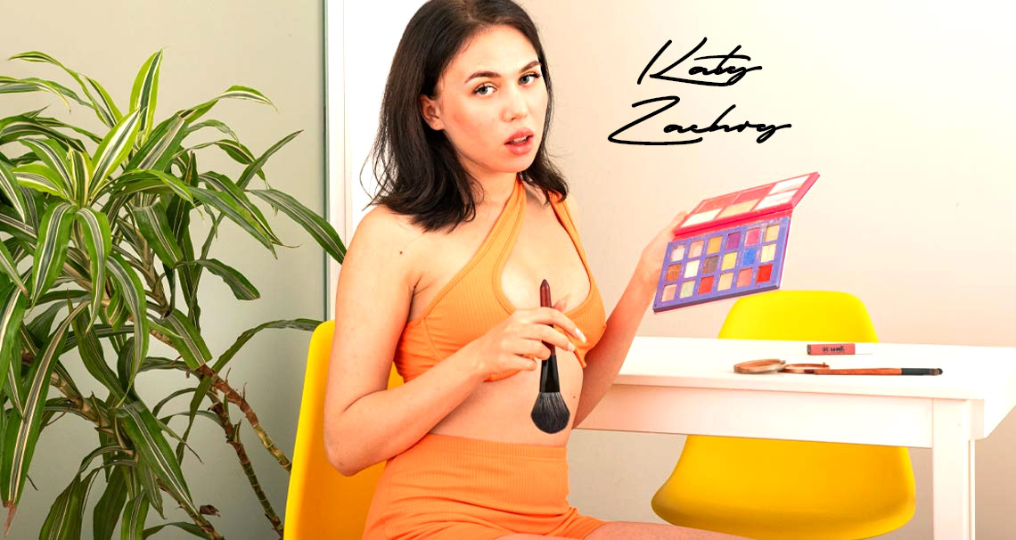 Katy Zachry pampering her pussy 