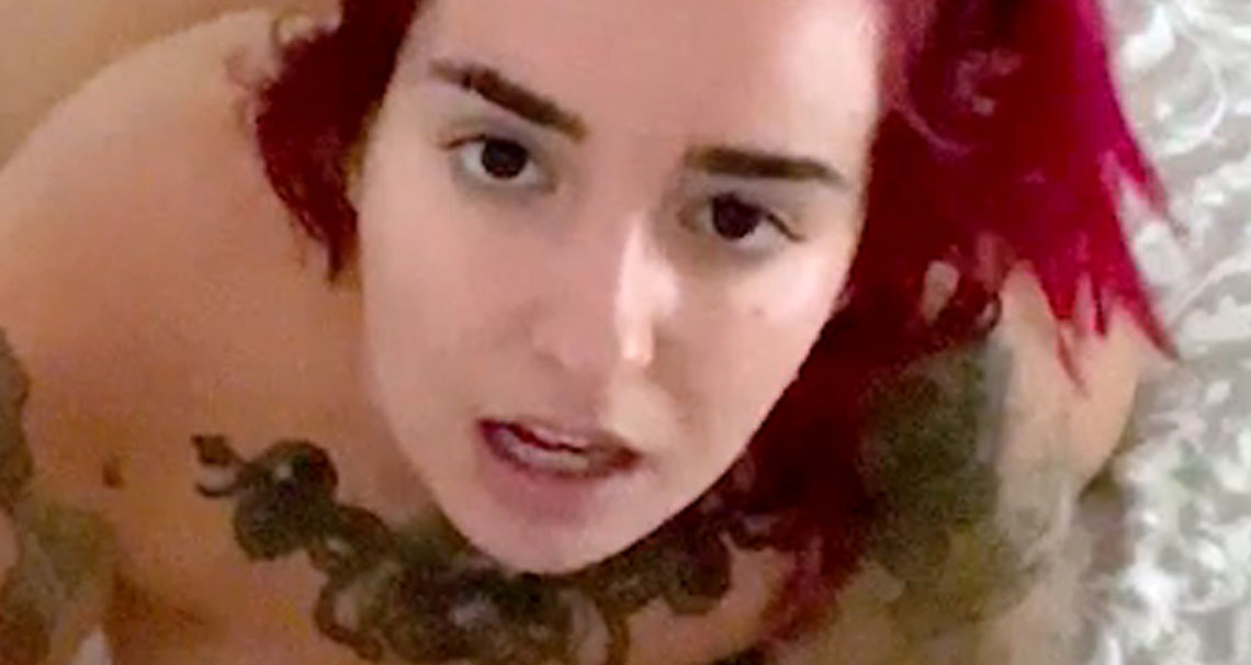 Redhead’s naughty facesitting