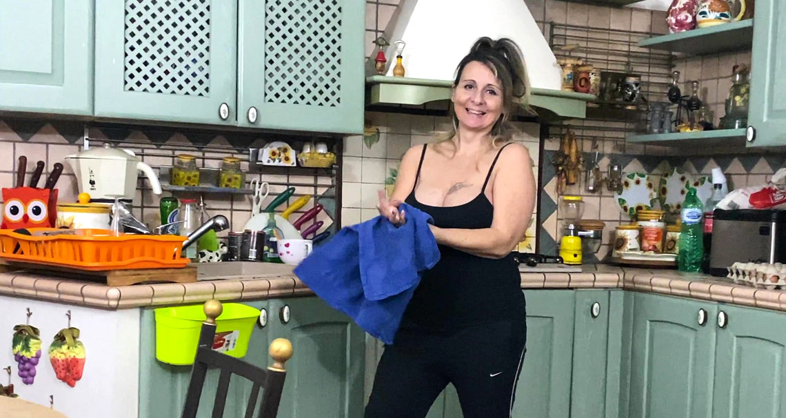 Luna green the sexy MILF