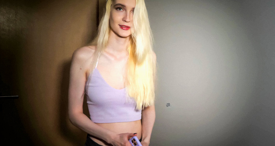 Amateur blonde cutie gets nailed