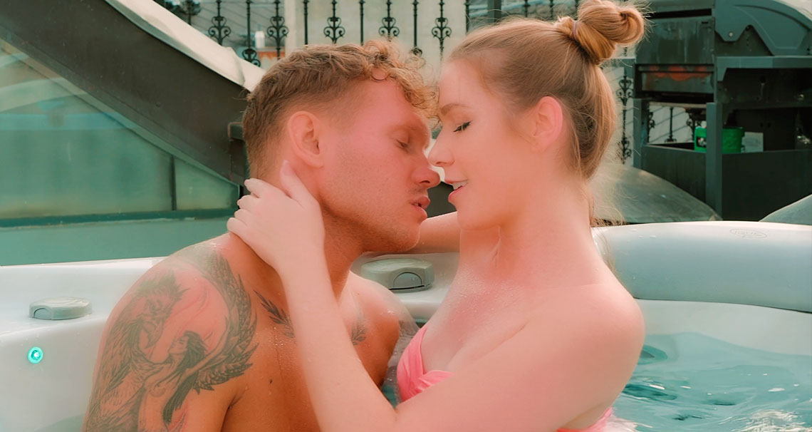 Alexis Crystal hot jacuzzi passion