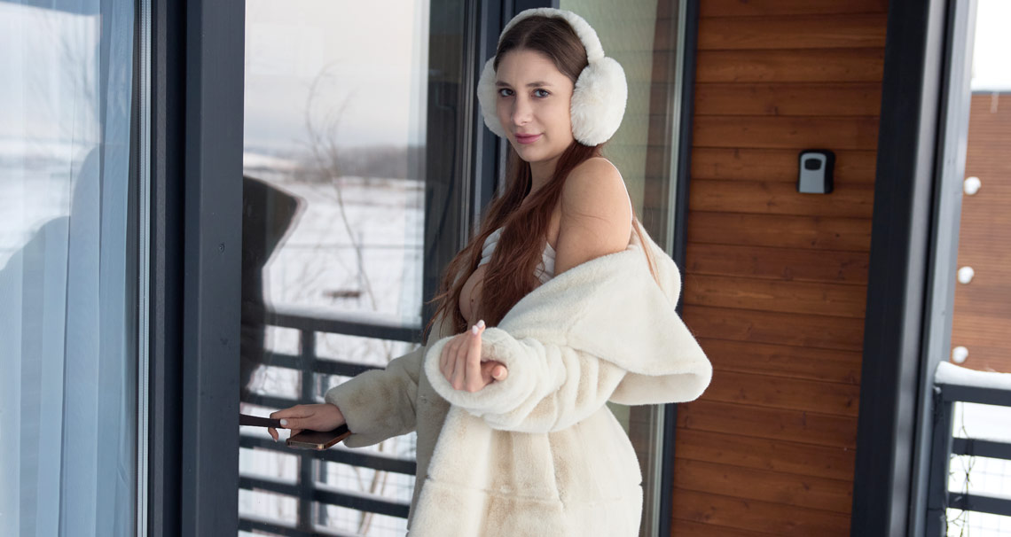 Anastaysha melts her frozen nipples 