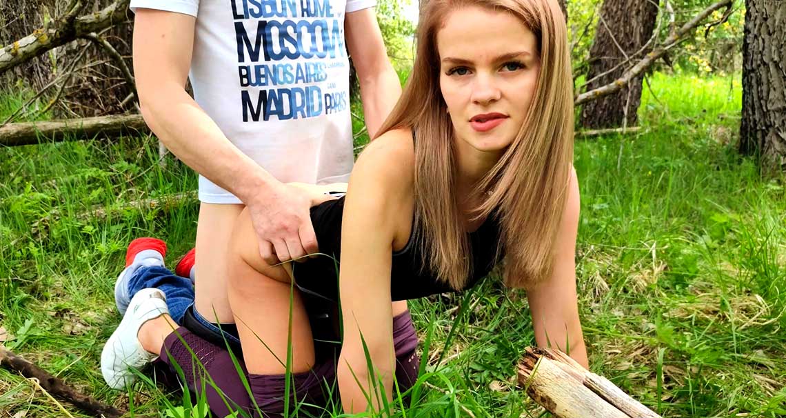 Amateur Blonde Gets Fucked Against Tree