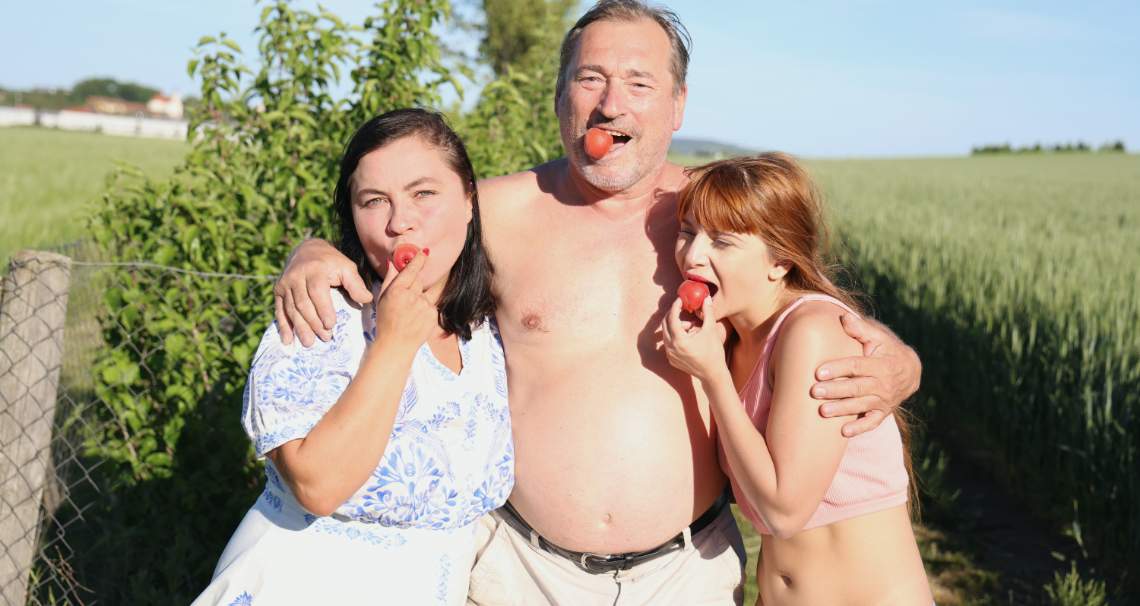 Picnic turns into hot threesome