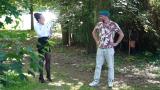 De hitte wordt Gigi te veel... scene foto 2