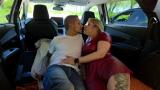 Dat Busje rijdt best Lekker! scene foto 4