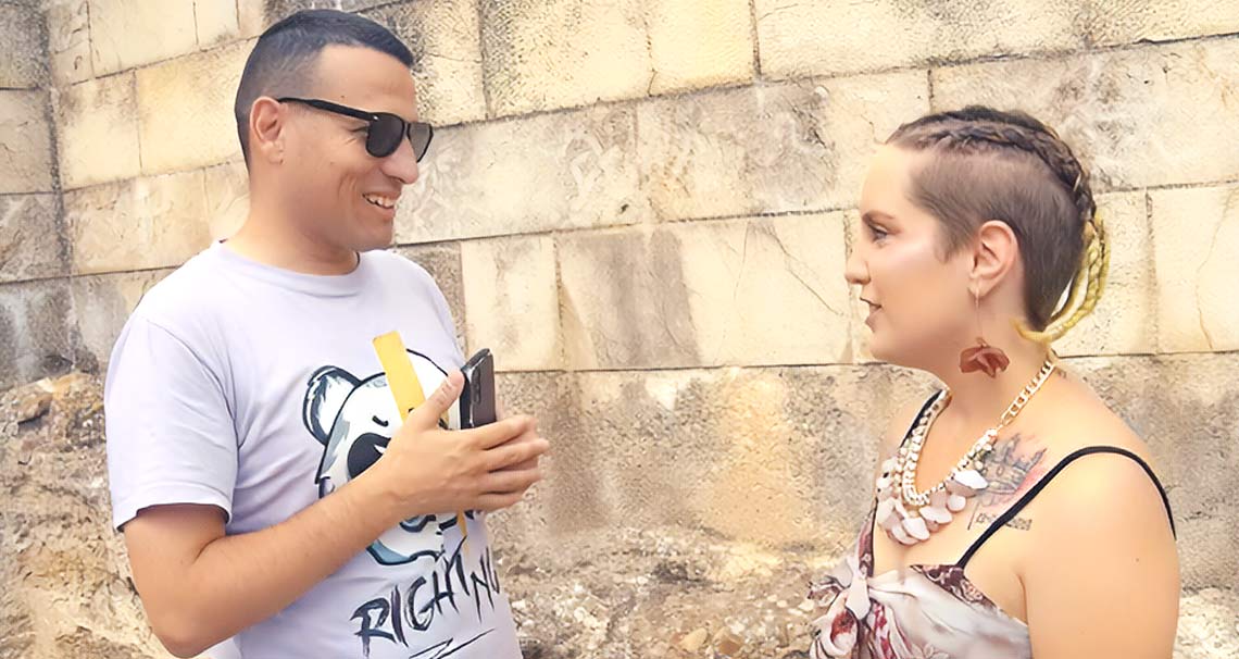 Turista femenina es follada por el culo