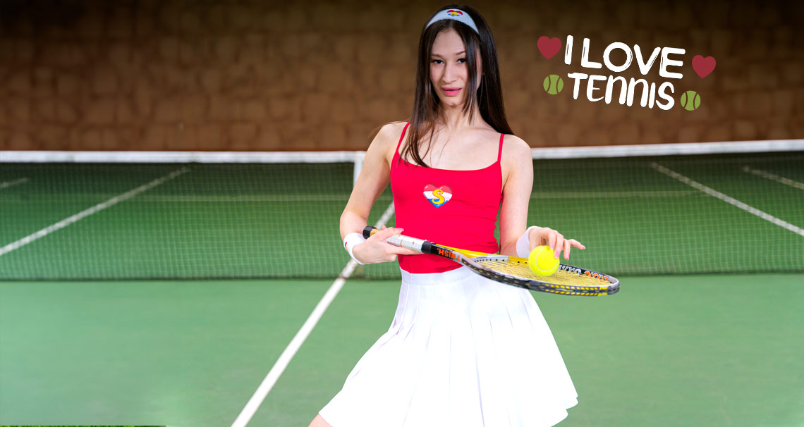 Tanya Ray LOVES tennis