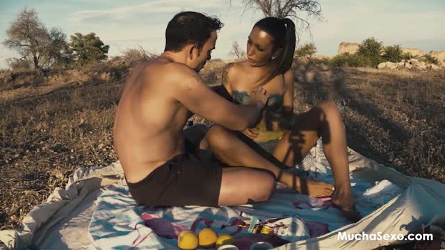 Real couple makes a sextape, Mucha Sexo, Outdoor video thumbnail