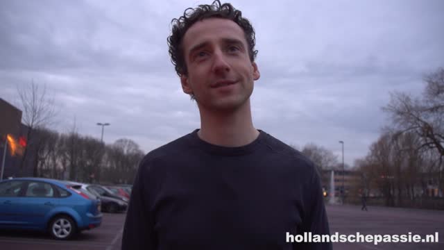 Screenshot uit Dennis vindt de perfecte MILF en mag haar meteen uitwonen
