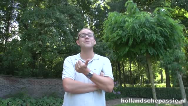 Screenshot uit Esmee en haar vriendje ontdekken hun plekje