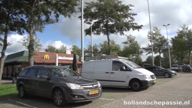 Screenshot uit Jonge Nathaniel wil een rode MILF