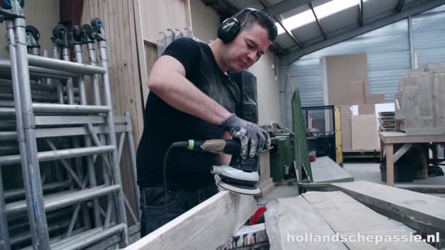 Screenshot uit De dochter van de baas en haar natte kut