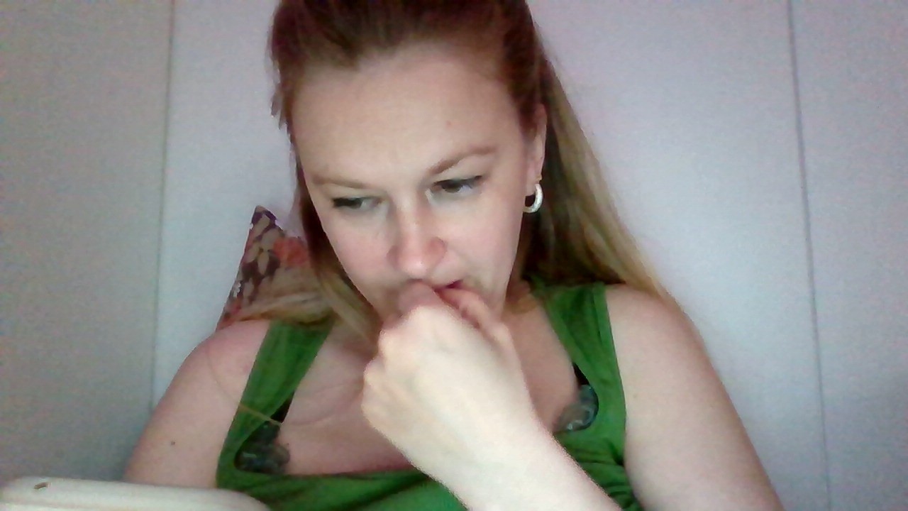 ElinaKess Webcam